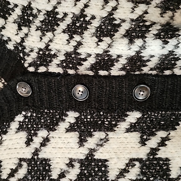 EUC Torrid size 0 houndstooth cropped cardigan sweater - Picture 6 of 9